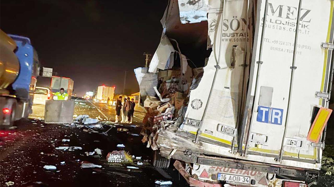 İstanbul’dan Denizli’ye Giden Otobüs Tırla Çarpıştı! 12 Kişi Yaralandı…