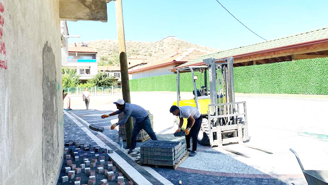 Şefaatli'de Her Sokak Yenileniyor! Belediye Gece Gündüz Çalışıyor