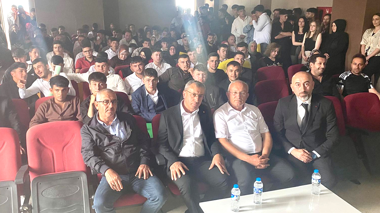 Sorgun TSO Başkanı Üzeyir Arslan Öğrencilerin Mezuniyet Töreninde