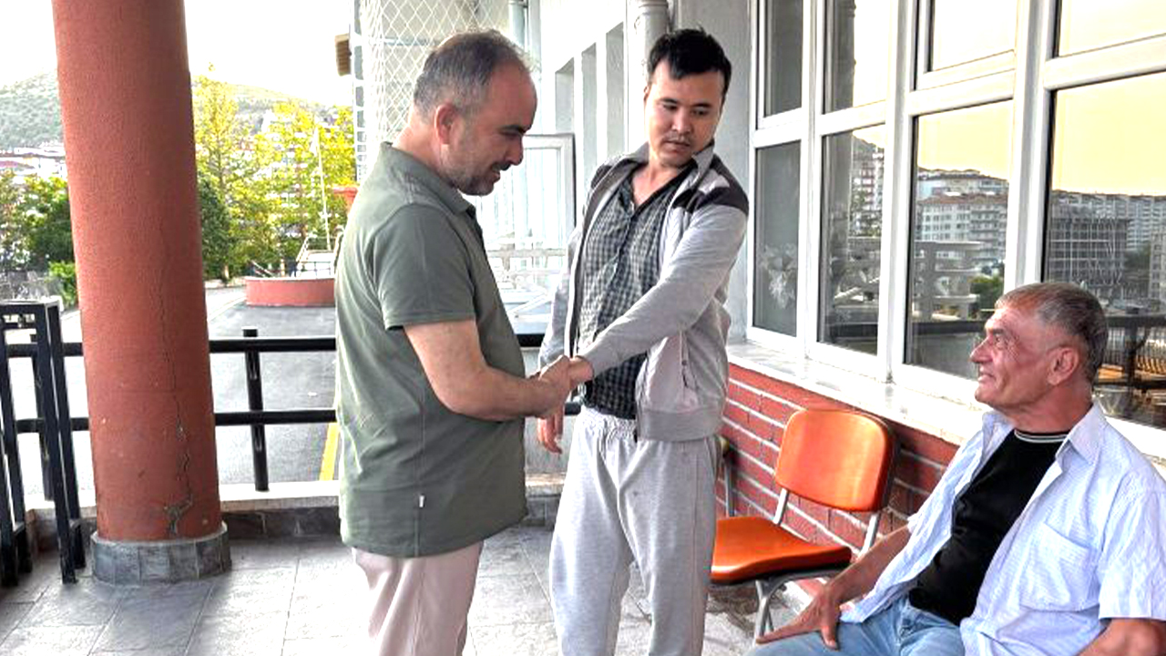 Yozgat’ta Huzurevi ve Çocuk Evlerini ziyaret etti