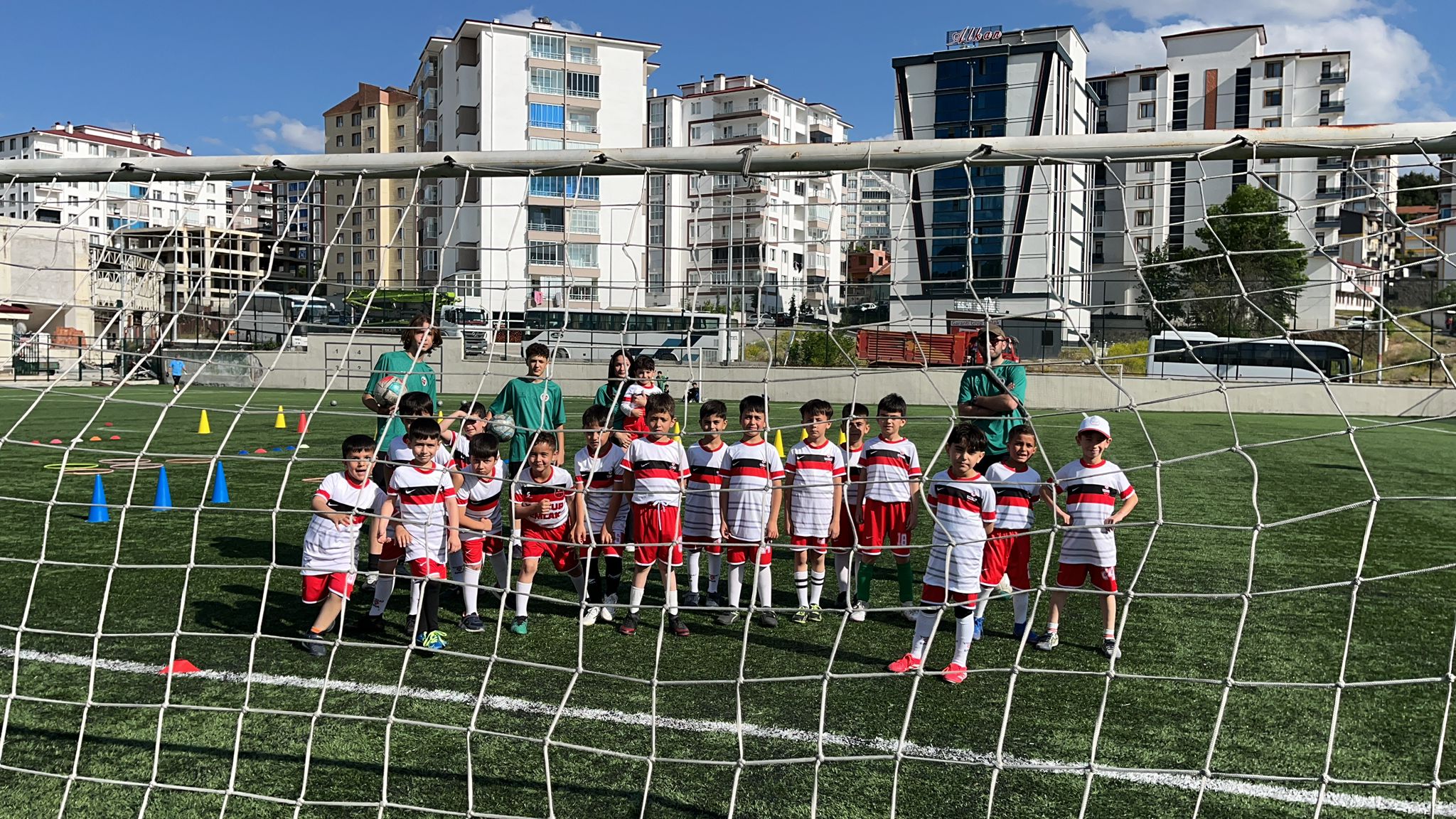 Yozgat'ta Yaz Futbol Okulunda Antrenman Zamanı