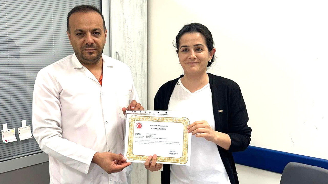 Yerköy Devlet Hastanesi Doktorlarına Kaymakam Coşkun'dan Başarı Belgesi