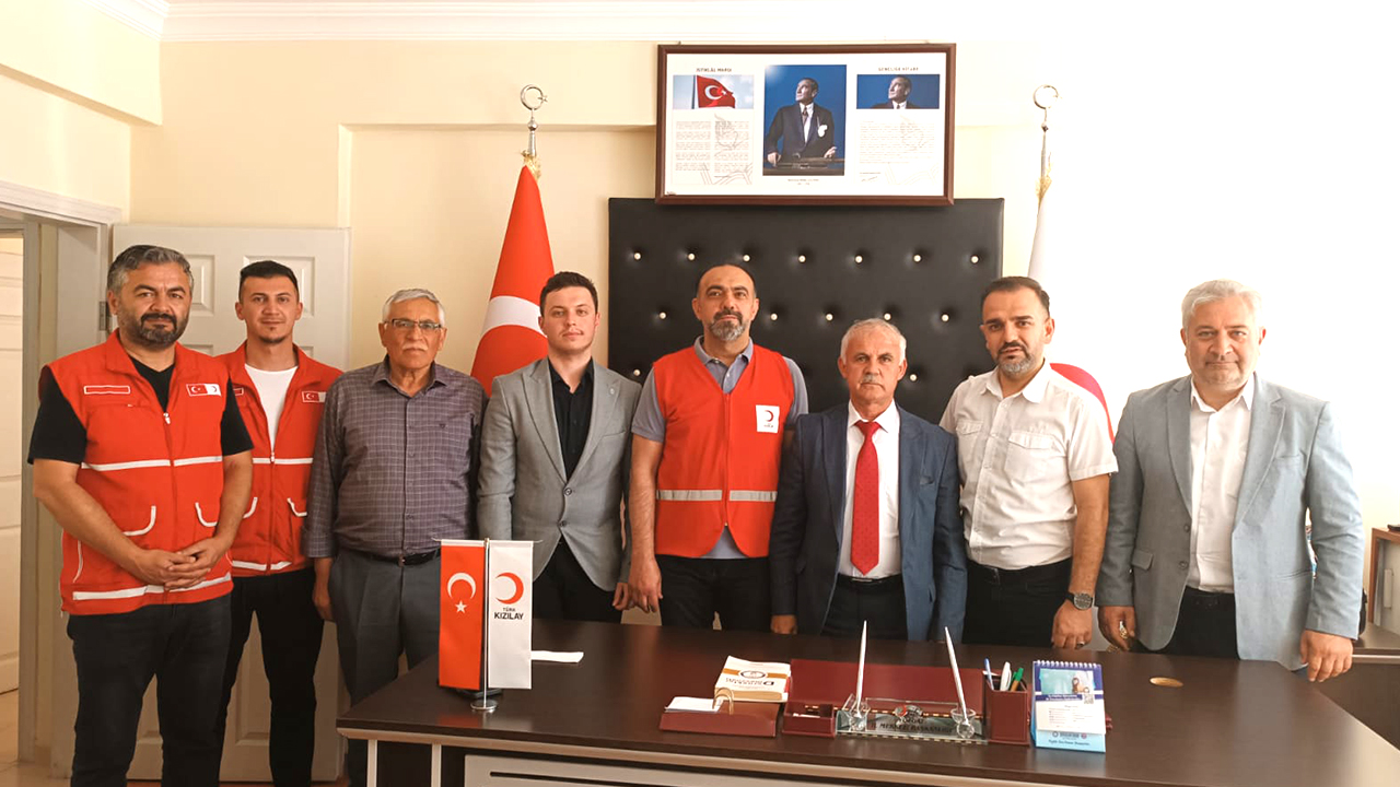 Yozgat İl Sivil Toplumla İlişkiler Müdürü Hakkı Yurtlu'dan  Kızılay'a Tebrik Ziyareti