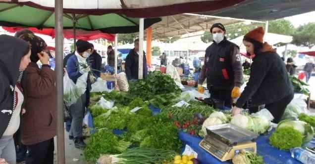 Pazarda elle seçmeye virüs engeli