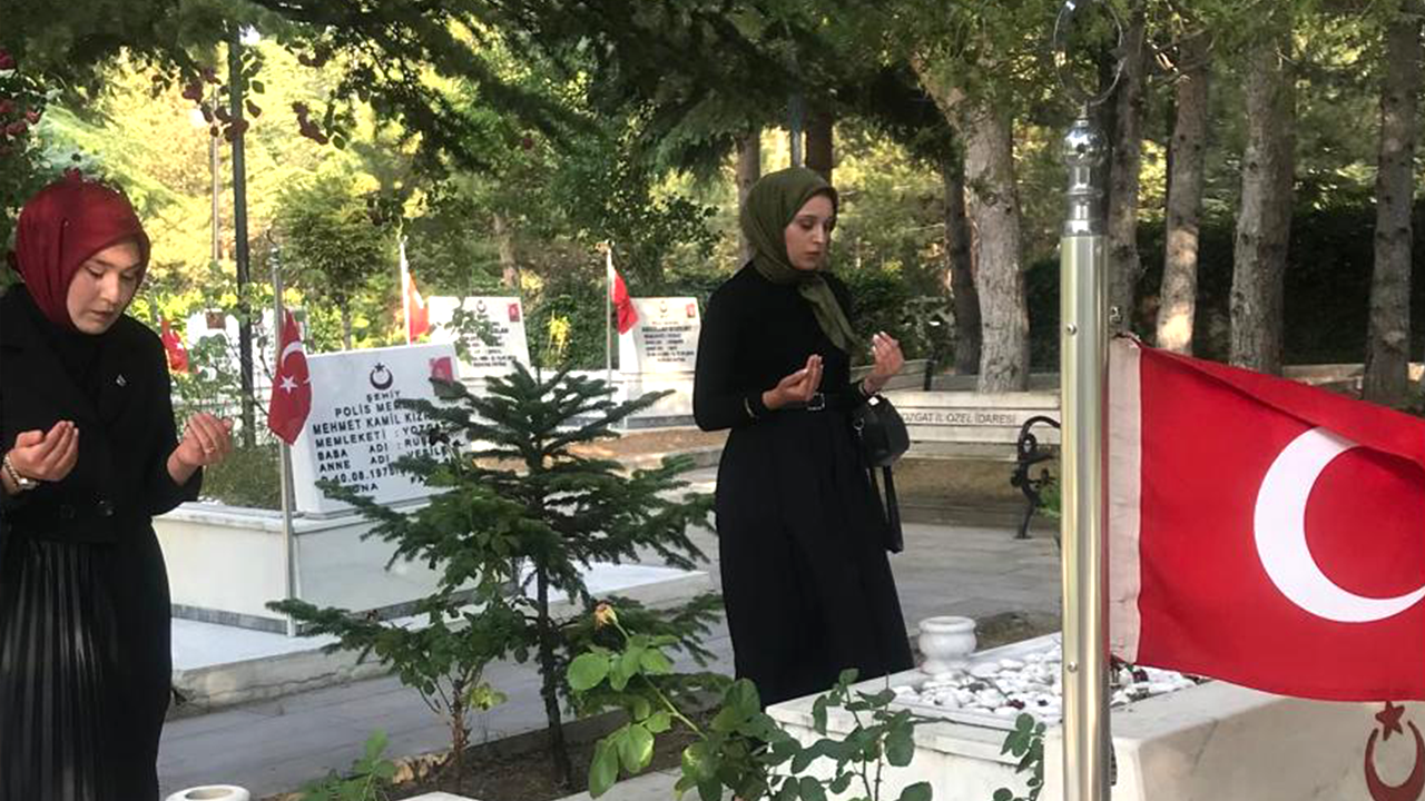 Yozgat Alperen Ocakları Kadın Kolları’ndan Şehitlik Ziyareti