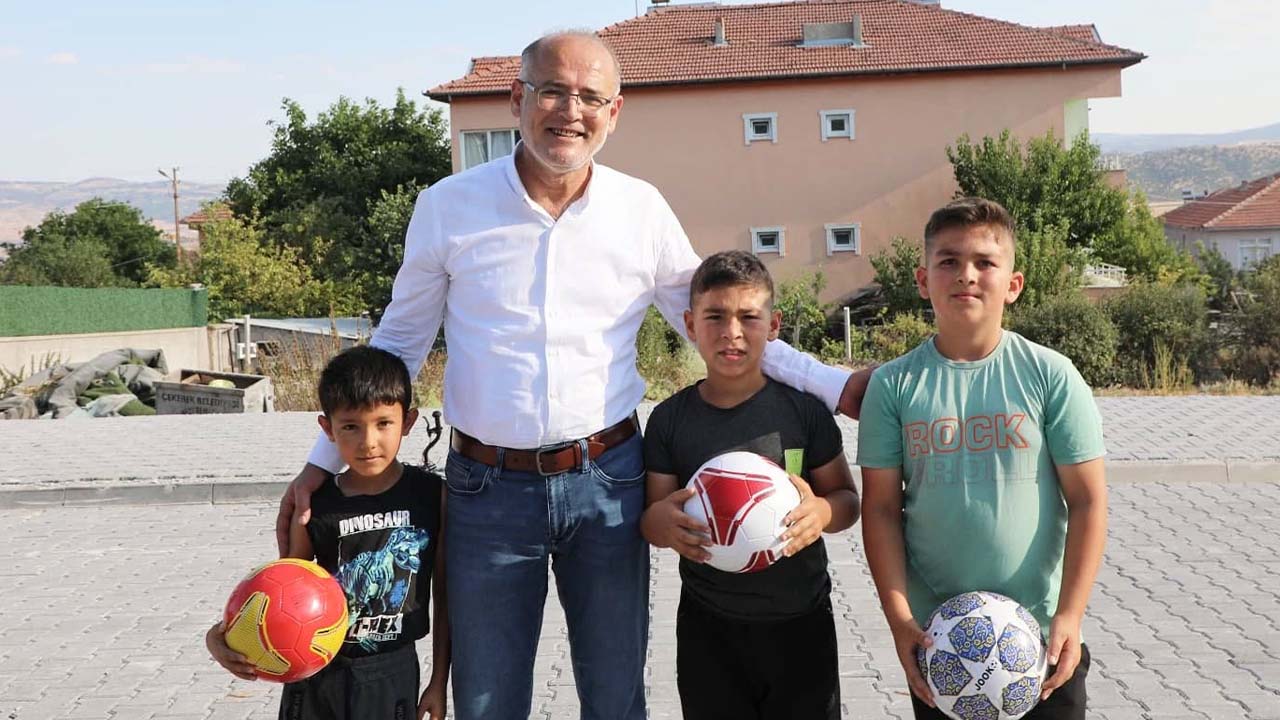 Çekerek’in Gülen Başkanı: Çocuklarla Bakın Ne Yaptı?