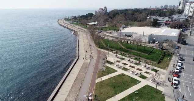 Sahilde yasağa uymayan vatandaşlar havadan görüntülendi