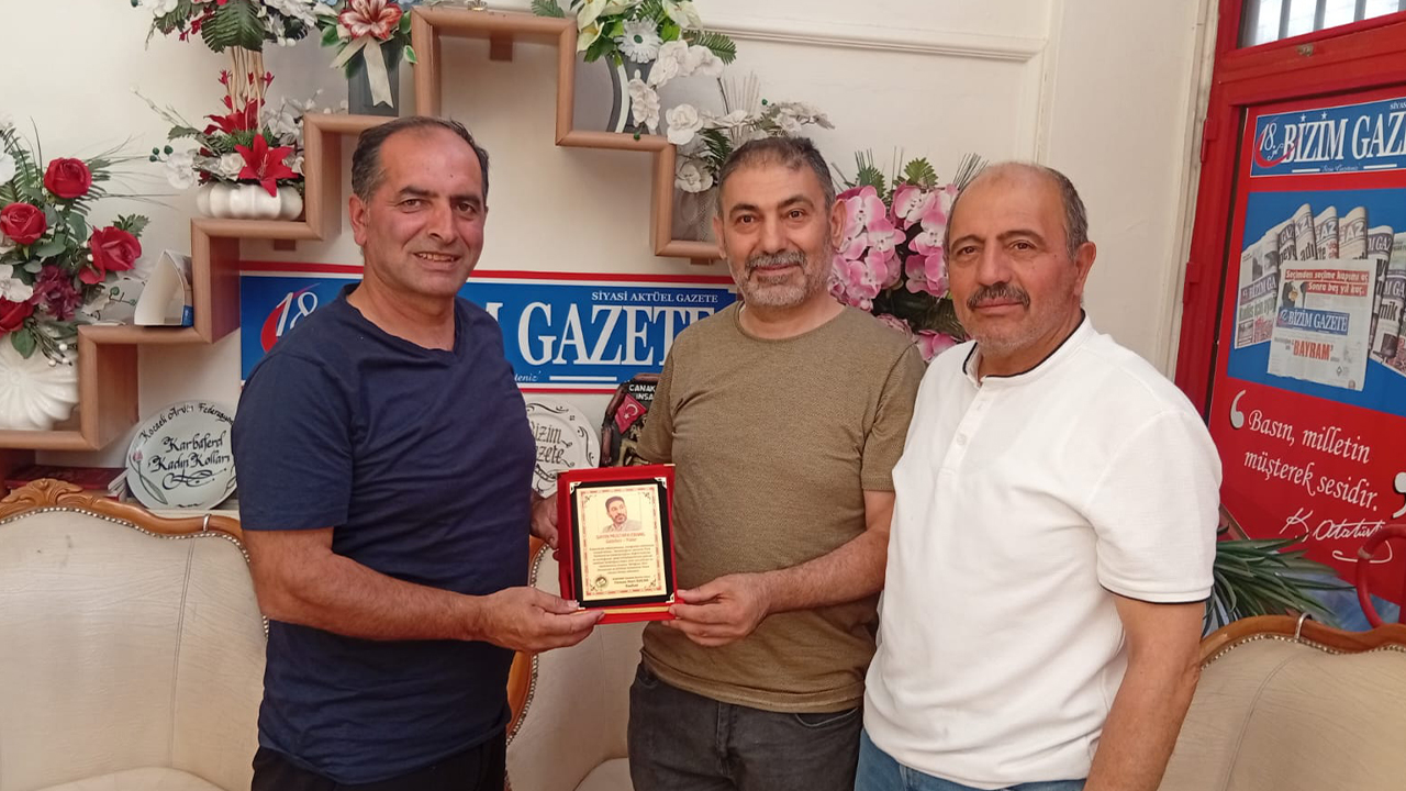 Yozgatlı Gazeteci Eranıl’a Edebiyatçılardan Plaket