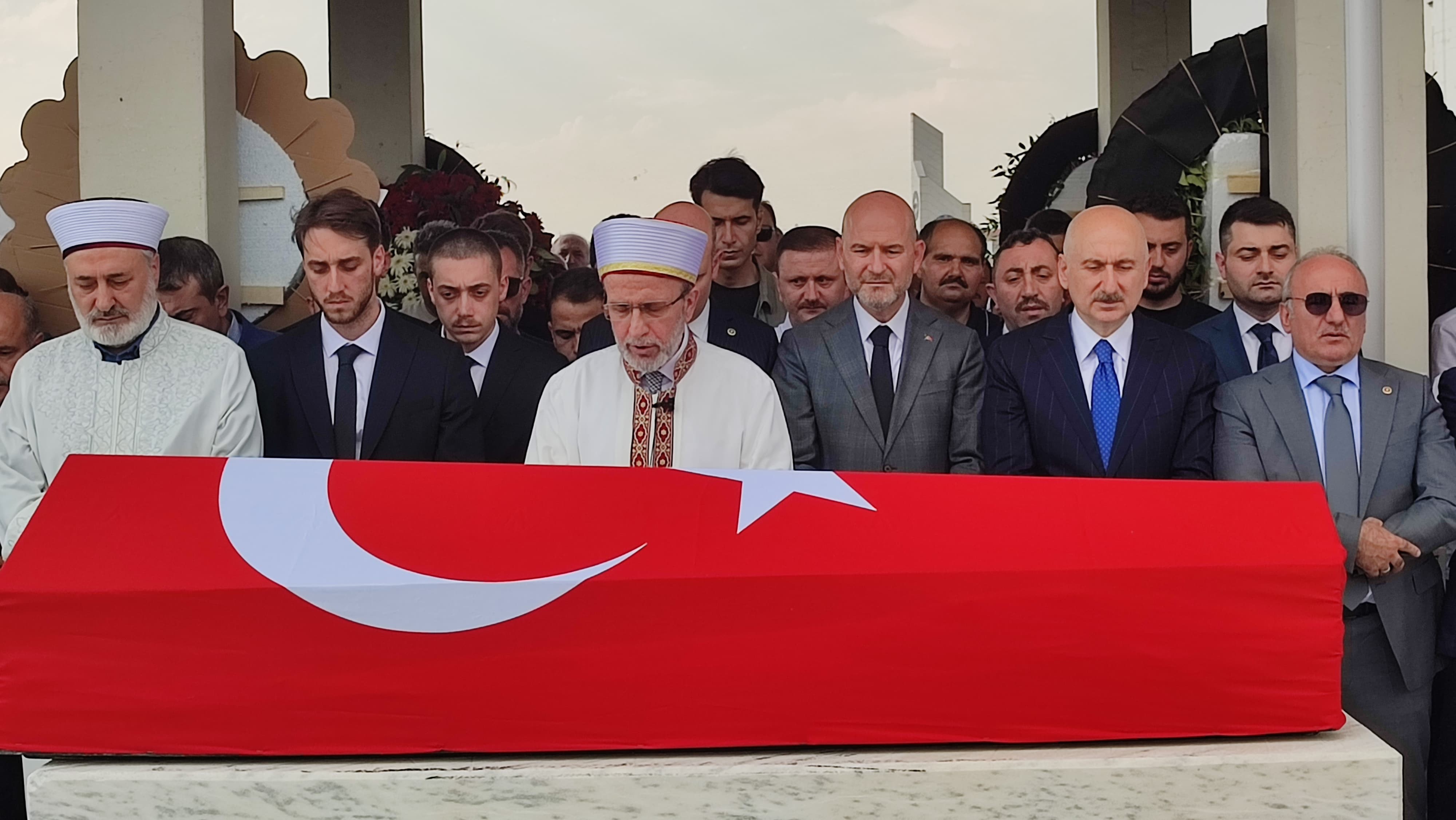 Eski Vali Erol Karaömeroğlu, Trafik Kazasında Hayatını Kaybetti! 24 Gün Önce Kardeşini Kaybetmişti