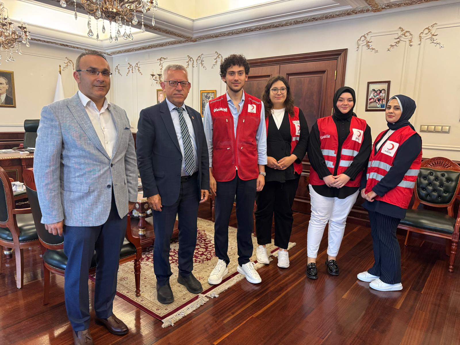 Yozgat'ta Genç Kızılay Sahaya Çıktı