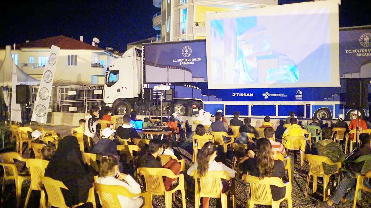 Gezen Sinema Tırı Yozgat’ta Perde Açacak: 14 İlçeyi Gezecek