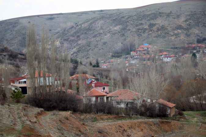 Bu köy kendini korona virüse karşı karantinaya aldı : köye misafir kabul edilmiyor