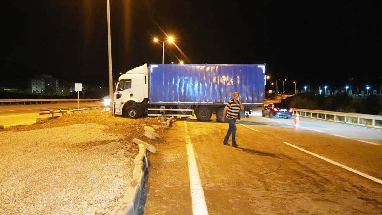 Kırıkkale’de Korkutan Kaza: Kamyon Kontrolden Çıktı
