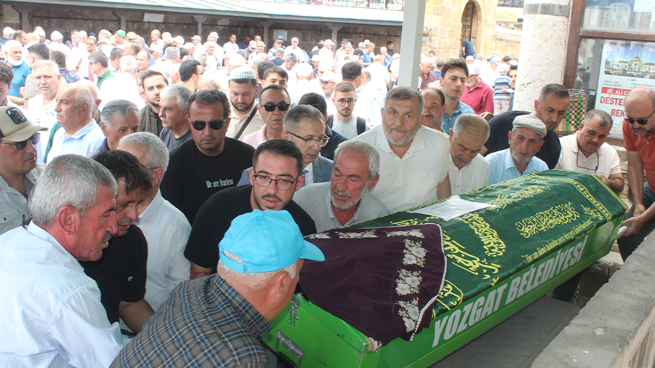 Yozgat'ta Özcan ailesinin annesi dualarla defnedildi