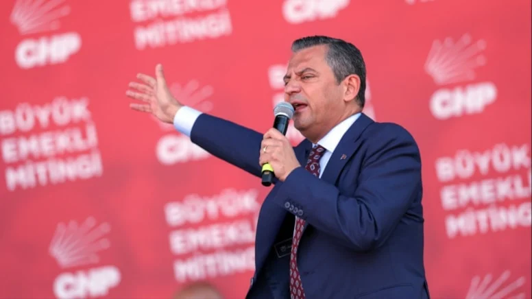 Özgür Özel'in Duyurması Bekleniyor: İki Vekil CHP'ye Katılıyor