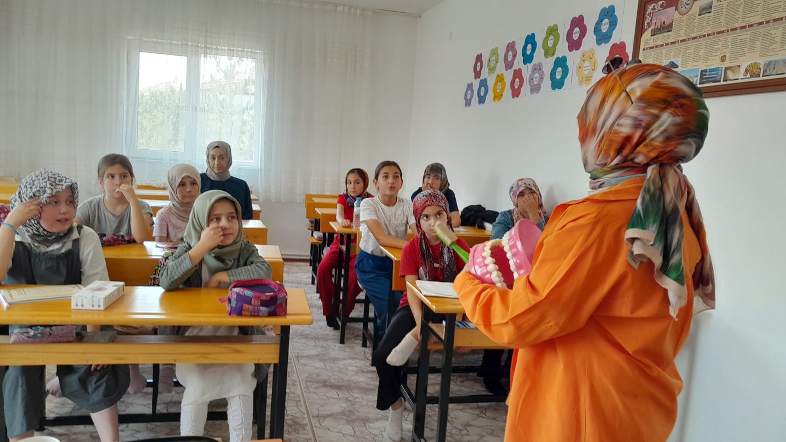 Sarıkaya'da Kur’an Kursu Öğrencilerine Diş Sağlığı Eğitimi