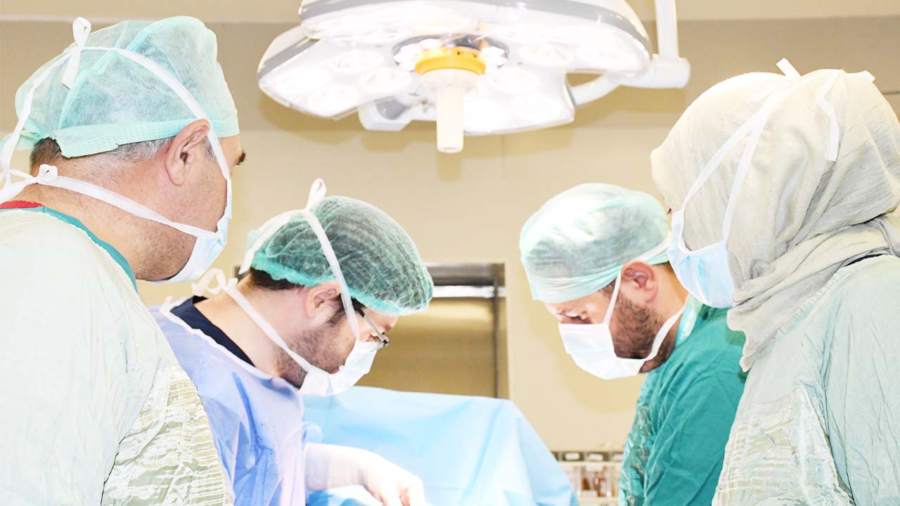 Yozgat Şehir Hastanesi’nde Kanser Riskine Karşı Tarihi Ameliyat