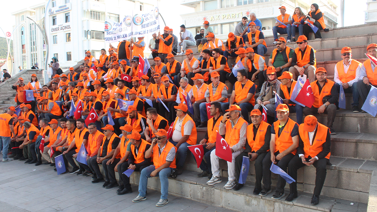 Yozgat’ta Kamu İşçilerinden Cumhuriyet Meydanı’nda Eylem