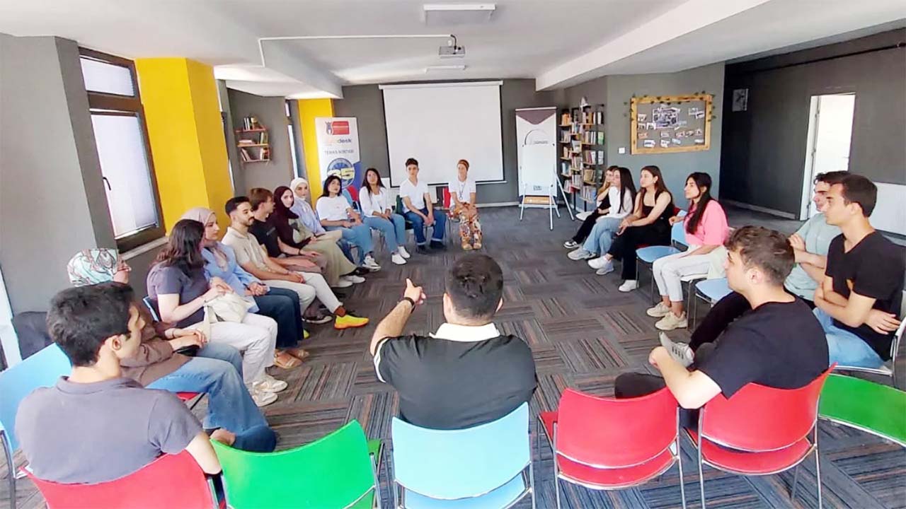 SORGED İle Gençler İngilizce Öğreniyor Kültürler Buluşuyor!