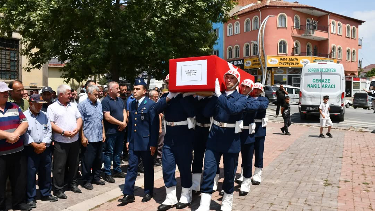 Yozgatlı gazi bayraklar içinde uğurlandı