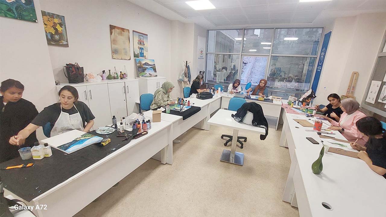 Yozgat’ta Gençlerin Ellerinde Fırçalar Konuşuyor