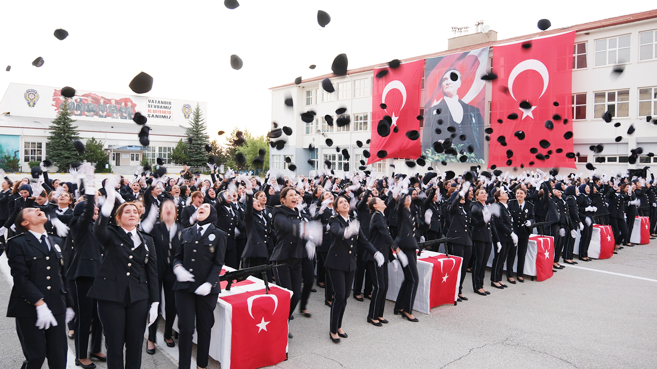 Çelik Yürekler Göreve Hazır: Yozgat POMEM’de 297 Polis Adayı Mezun Oldu