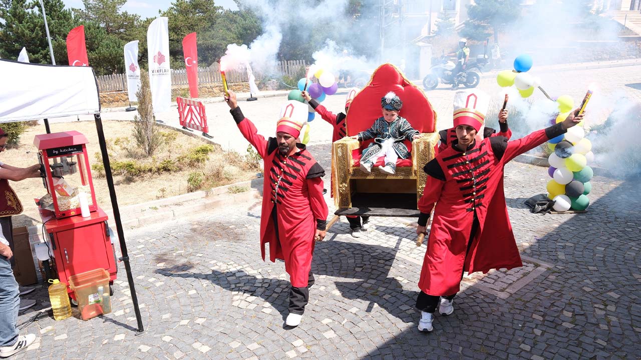 Yozgat’ta 5 Asırlık Gelenek Canlandı: 17 Çocuğa Geleneksel Sünnet Şöleni!