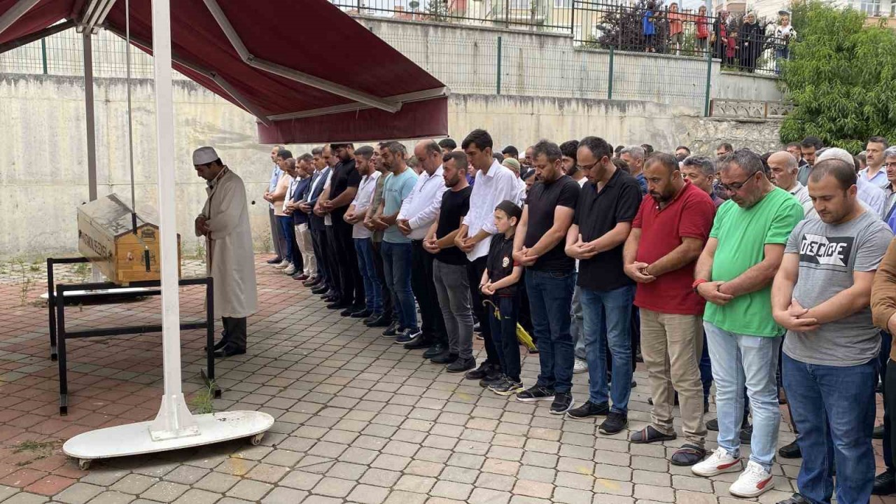 Kastamonu’da baraj gölünde hayatını kaybeden çocuk son yolculuğuna uğurlandı