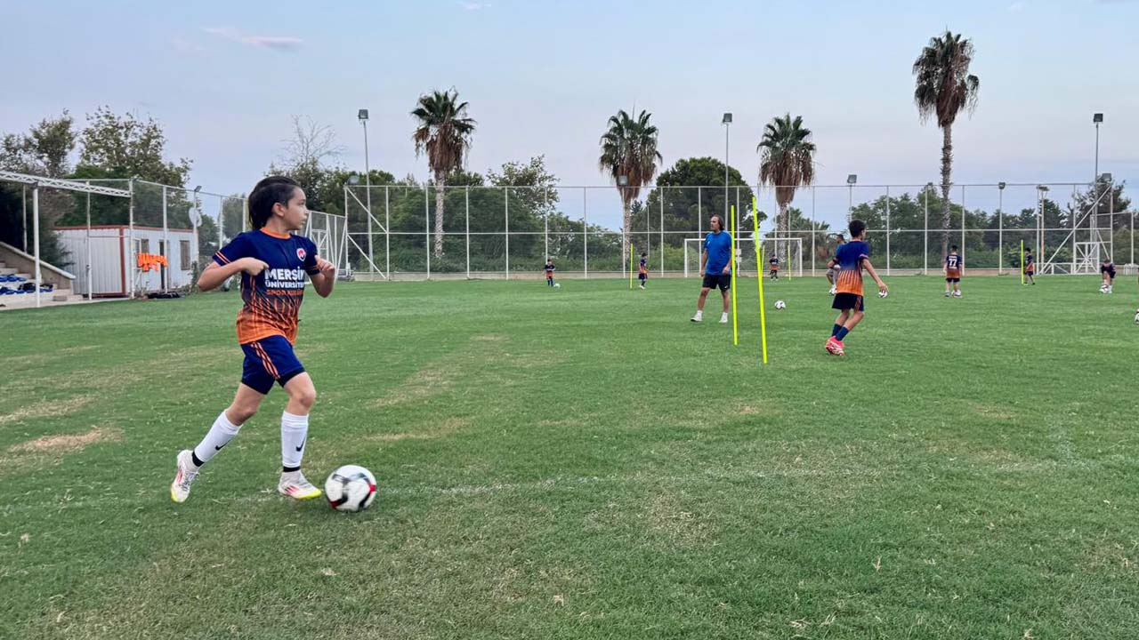 Depremin İzlerini Futbolla Sildi: Mersin’de Osman Aras’ın Umut Dolu Hikayesi
