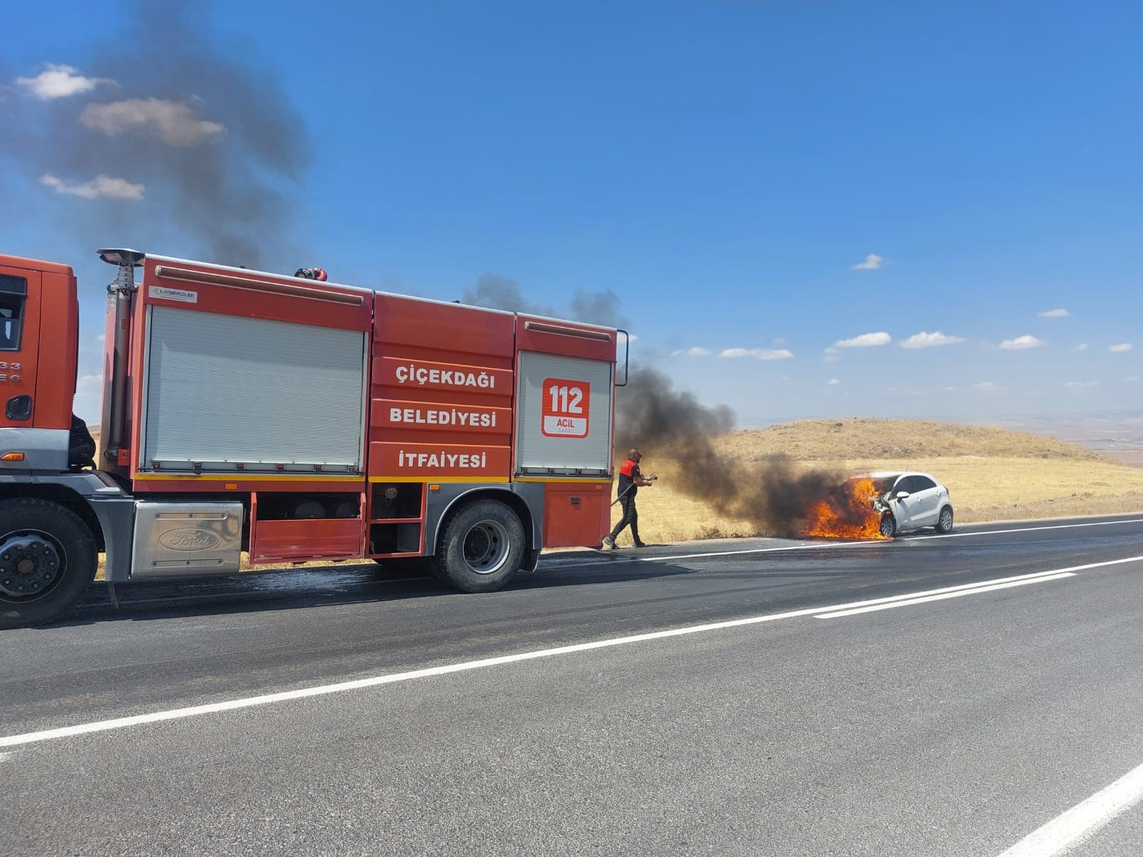 Yozgat’ta Otomobil Alev Aldı: Araç Kullanılamaz Hale Geldi