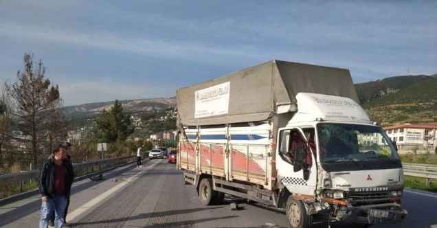 İskenderun’da kamyonet otomobile çarptı: 1 yaralı