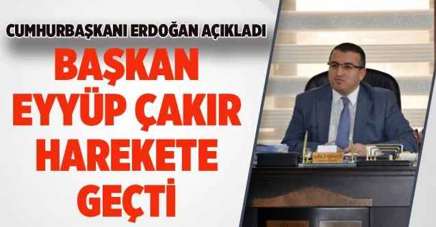 Çekerek Belediyesi korona virüs tedbirleri kapsamında sebze meyve pazarında maske dağıtımı yaptı.