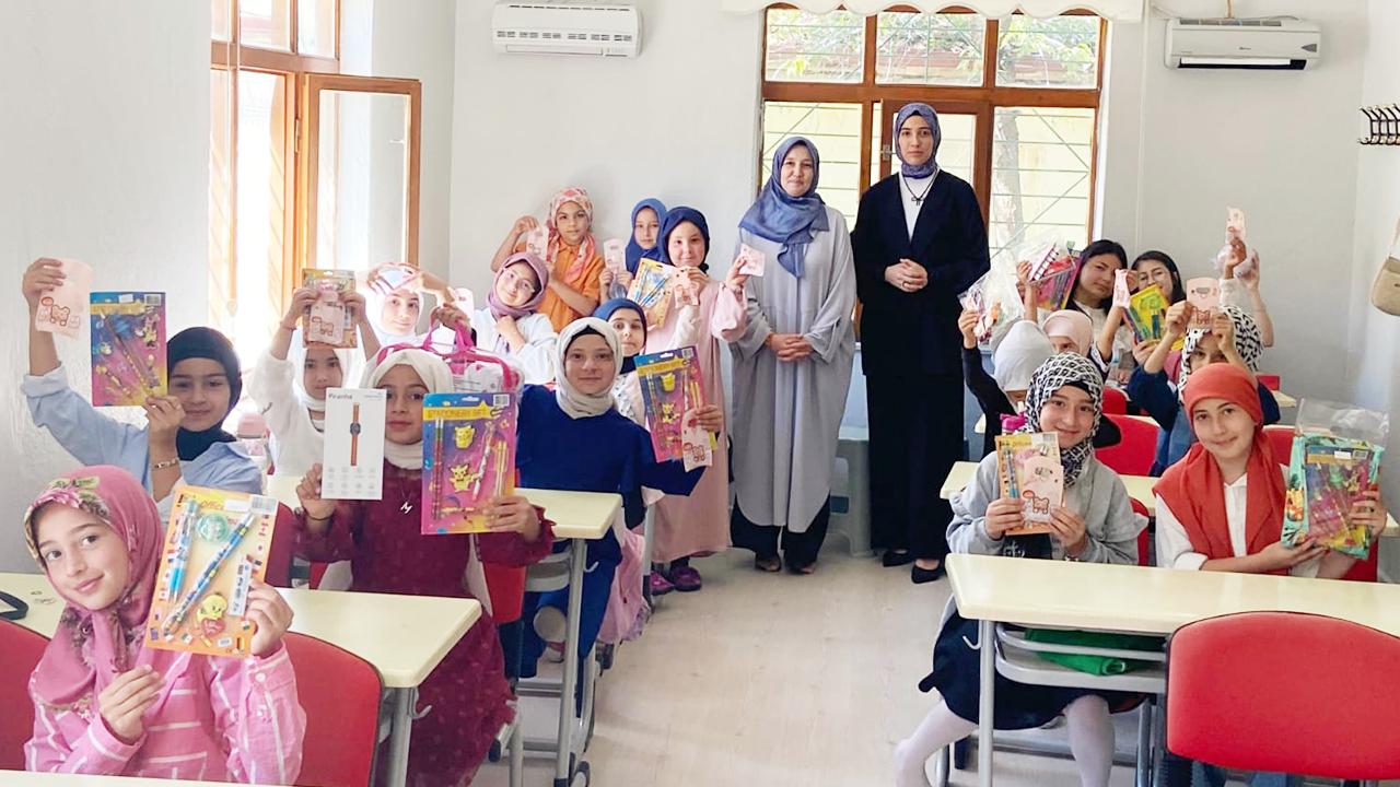 Refika Hatun Kur’an Kursu’nda Renkli Kapanış Töreni