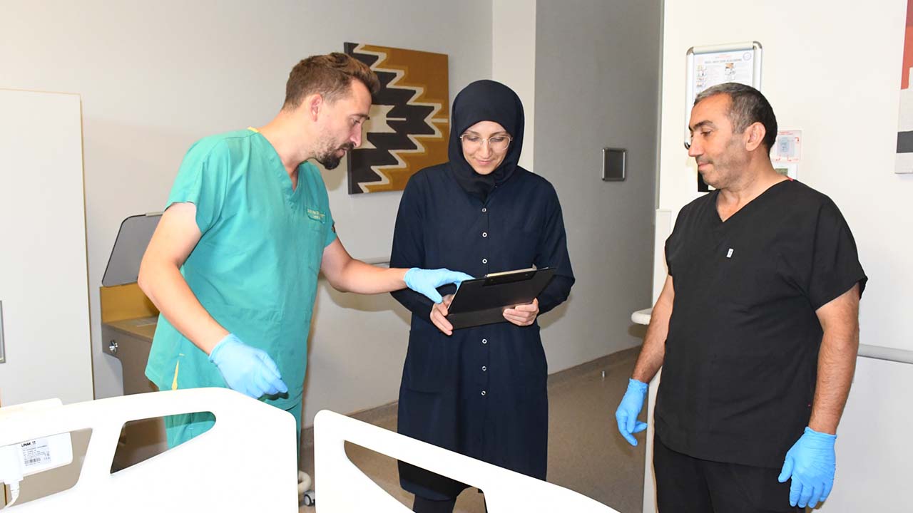 Yozgat Şehir Hastanesi’nde 4 Kiloluk Dev Kitle Başarılı Ameliyatla Çıkarıldı
