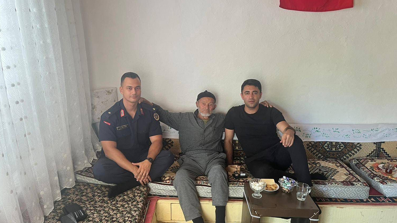 Yozgat İl Jandarma Komutanlığı Şehit Ailelerini Ziyaret Etmeye Devam Ediyor