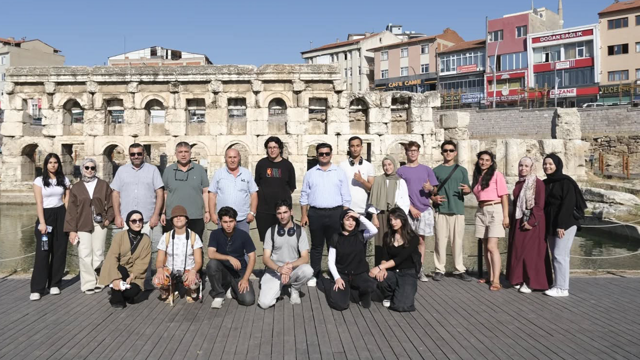 Sarıkaya Roma Hamamı Uluslararası Gönüllüleri Ağırladı