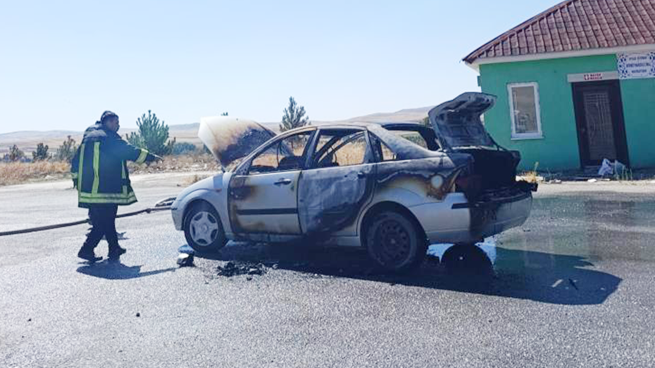 Yozgat’ta Seyir Halindeyken Alev Aldı! Otomobil Kül Oldu