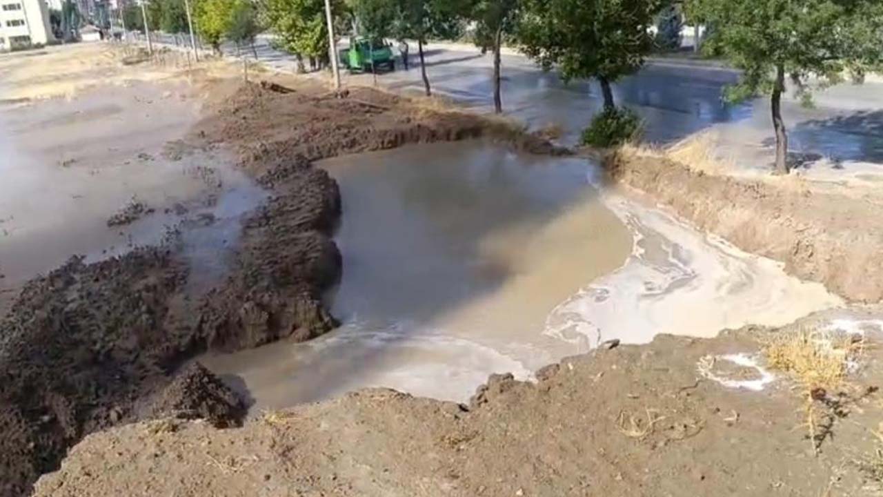 Yerköy’de Ana Su Borusu Patladı: İlçe Sular Altında Kaldı!