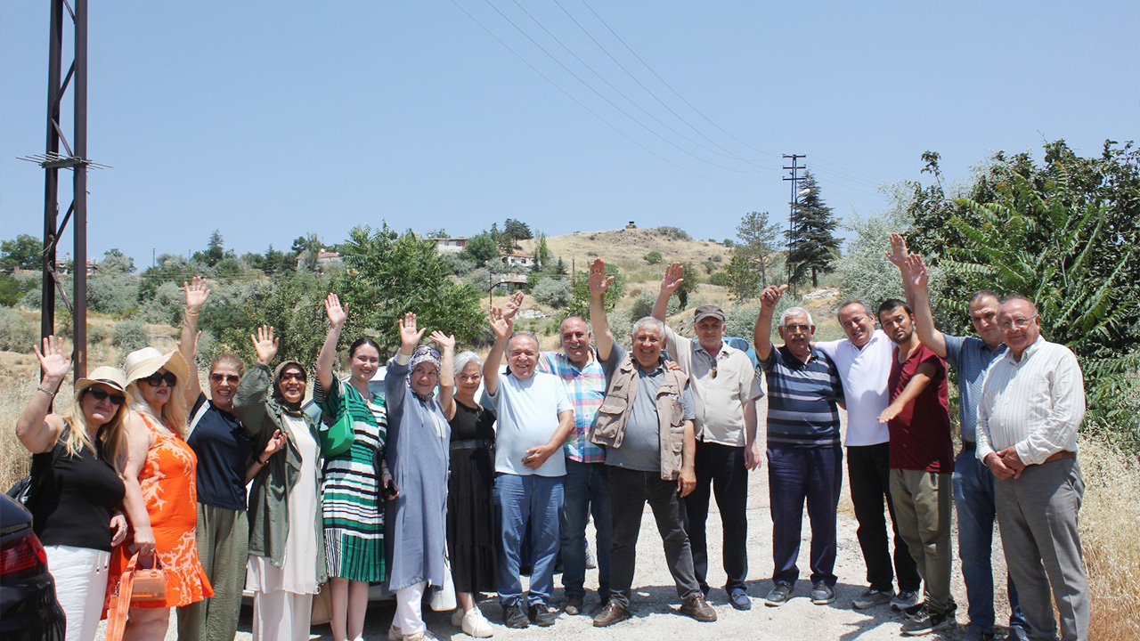 Prof.Dr. Hasene Yaman Uysal Yozgat Çamlık Gazetesi köşe yazarı ünlü sunucu Rıfat Çakır’ı kaleme aldı