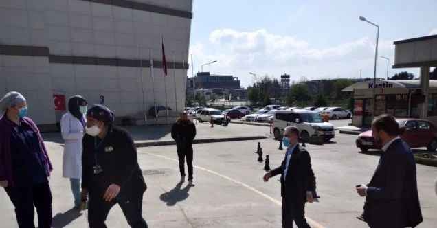 Pandemi polikliniğinde incelemelerde bulundu