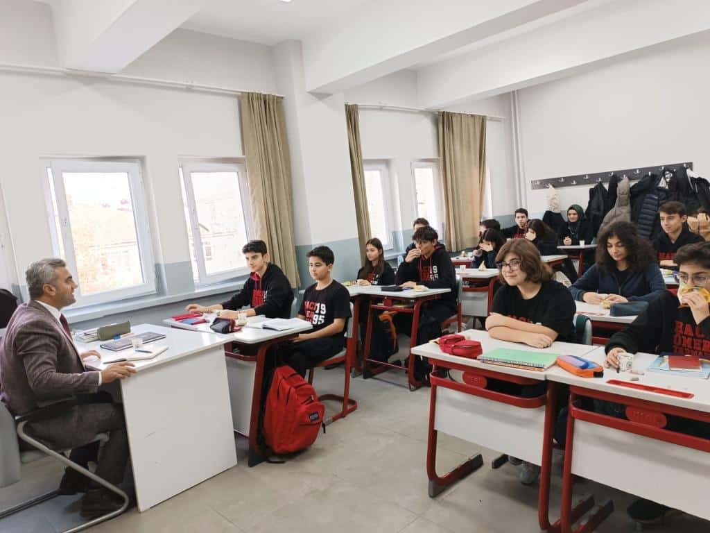Çankaya Hacı Ömer Tarman Anadolu Lisesi Müdürü Fatih Aşkın: Eğitimde En Büyük Sorumluluk Sizlerde