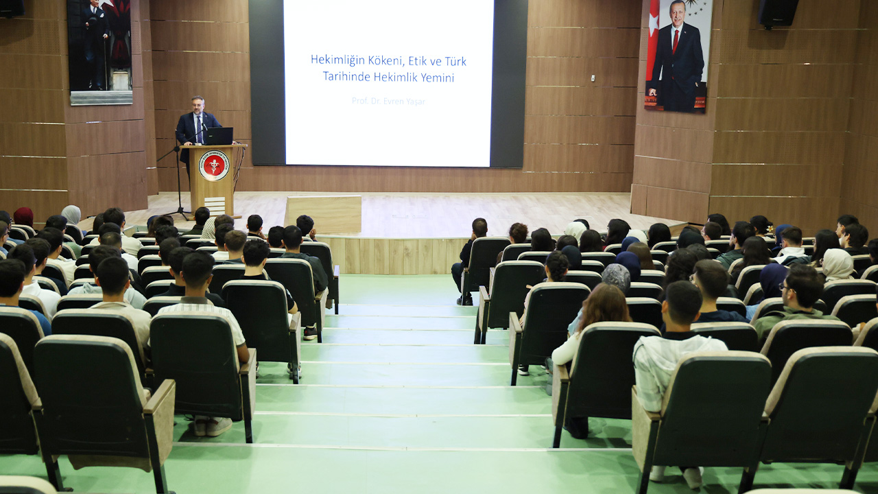 Yozgat Bozok Üniversitesi Tıp Fakültesi’nde Akademik Yıl “Hekimlik ve Etik” Dersiyle Başladı