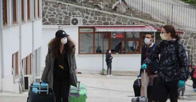 Kanada’dan getirilen Türk öğrenciler Trabzon’da karantinaya alındı