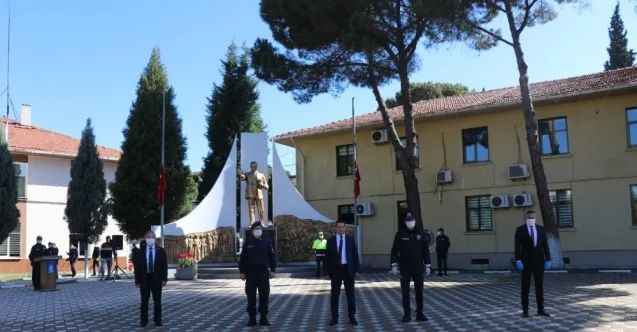 Gördes’te Polis Haftası kutlamaları korona virüs tedbirleri altında kutlandı