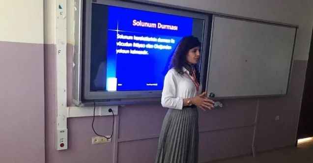 Korona virüs mücadelesine katılmak için öğretmenlikten istifa edip hemşire oldu
