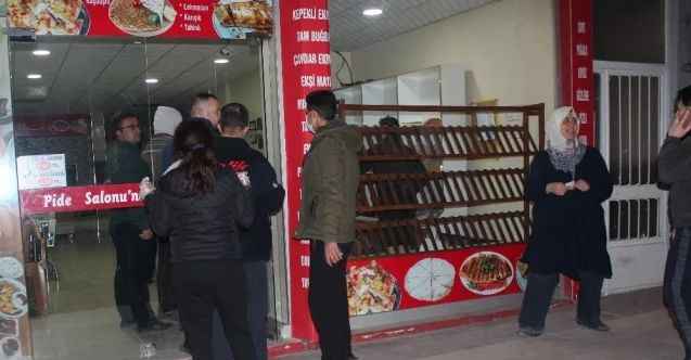 Ekmek ve gıda alma telaşı sosyal mesafeyi unutturdu