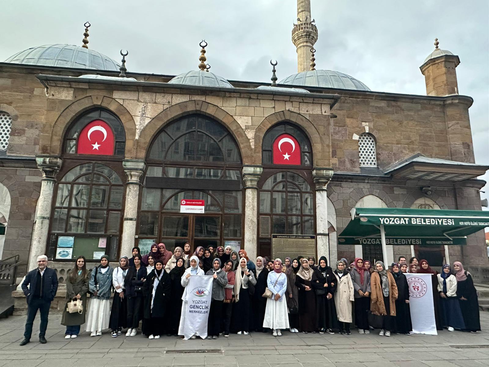 Yozgatlı Gençler Çapanoğlu Büyük Cami’de Sabah Namazında Buluştu