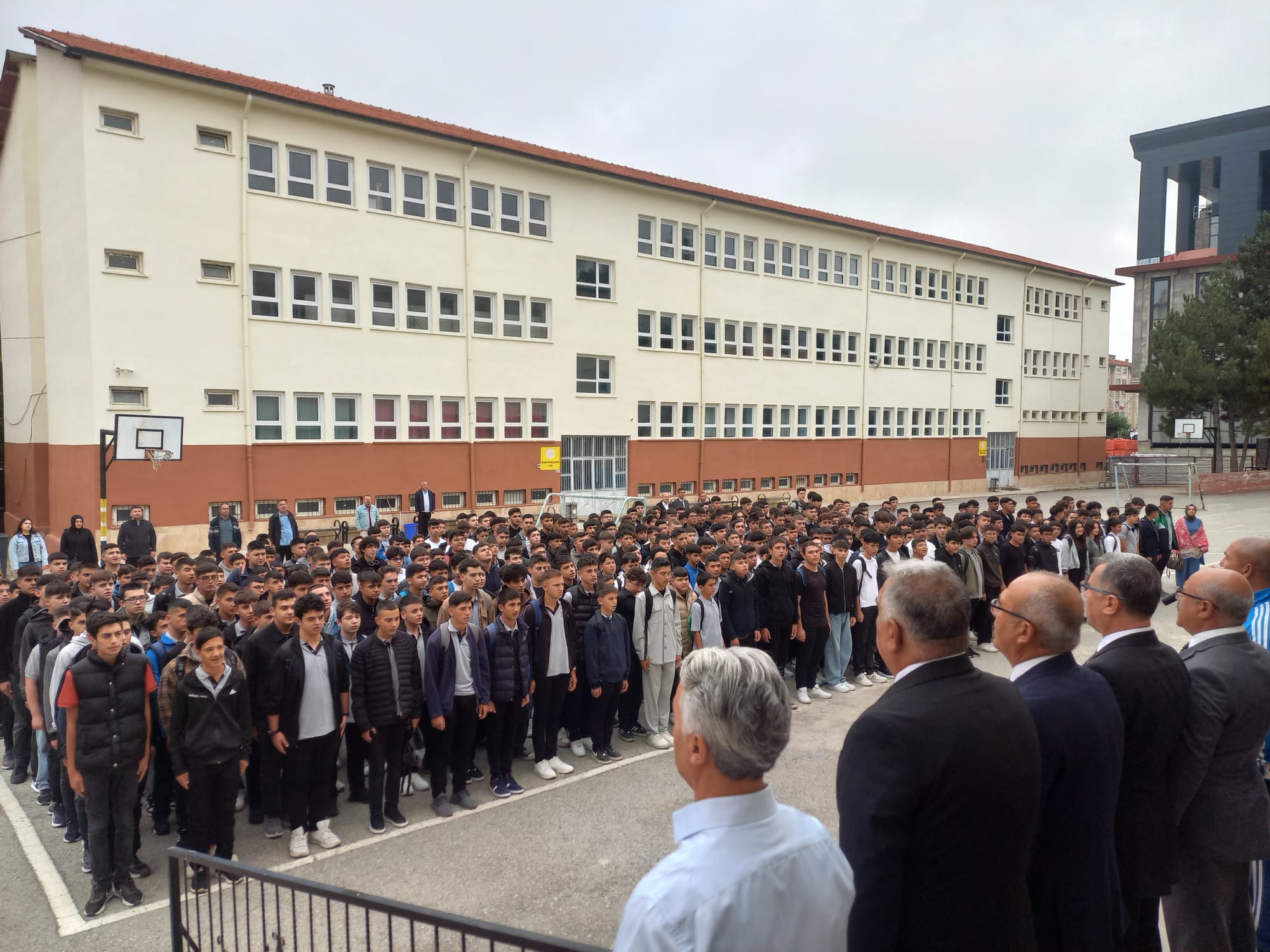 Yozgat'ta ilk Ders Zili Çaldı: Milli Eğitim Müdürü Altınkaynak Öğrencilerle Buluştu