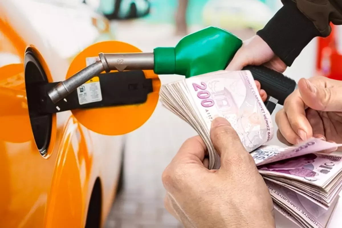 Motorine Gece Yarısından İtibaren 2,05 TL Zam Geliyor