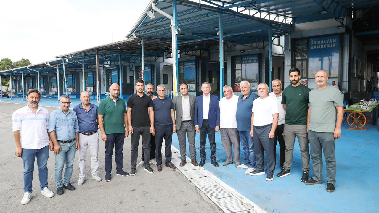 TBMM Dışişleri Komisyonu Başkanı Yozgatlı hemşehrimiz Fuat  Oktay balıkçı esnafı ile bir araya geldi